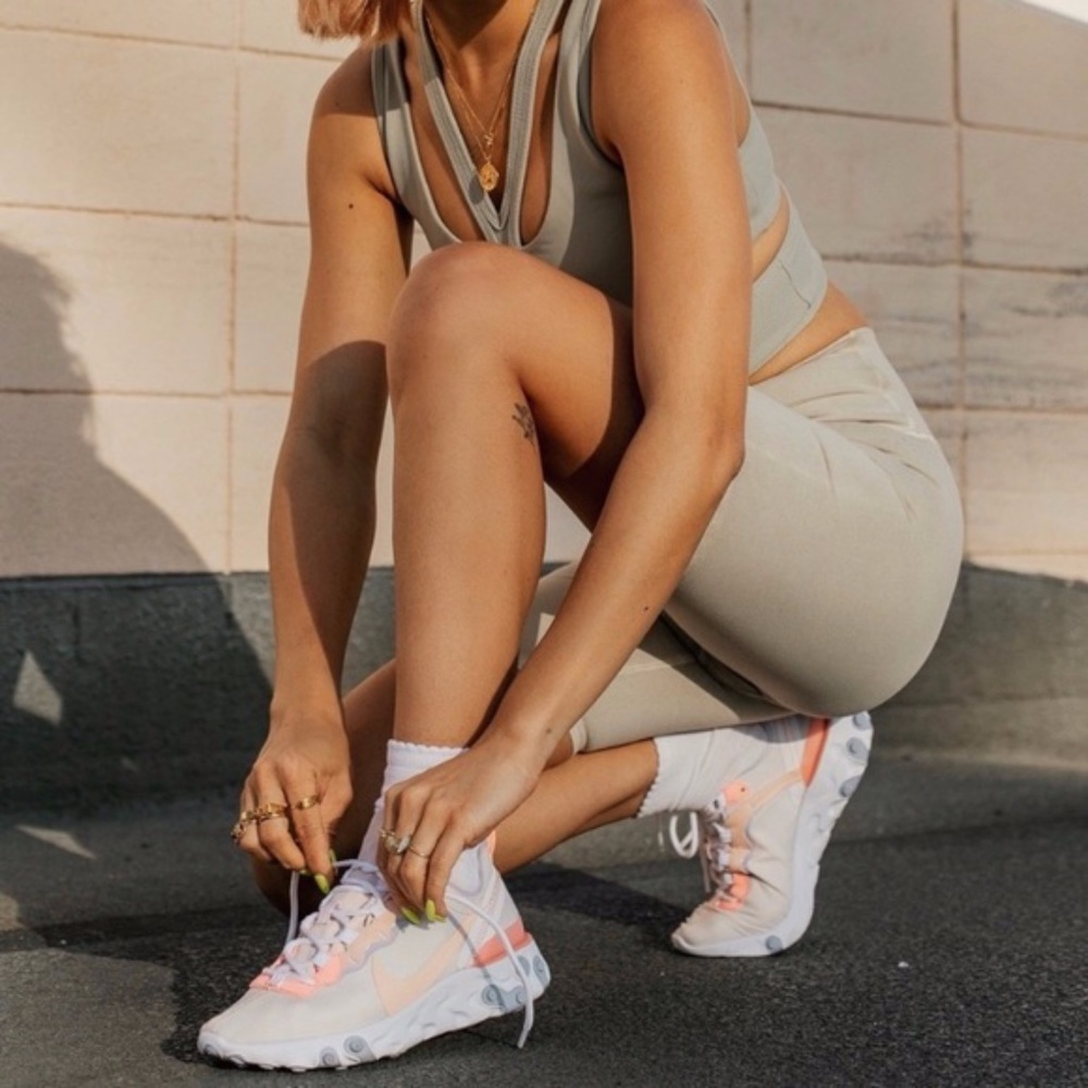 W Nike React Element 55